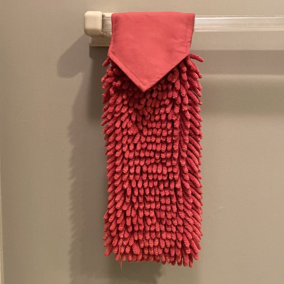 COPY - Pomegranate color Chenille Hand Towel w/BacLock by Norwex. BNWT - Picture 5 of 8